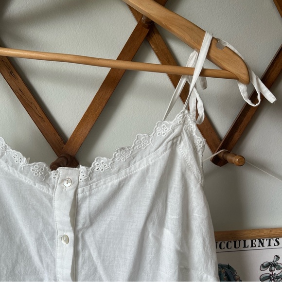 P.O.V White Eyelet Tank Medium - Picture 2 of 4